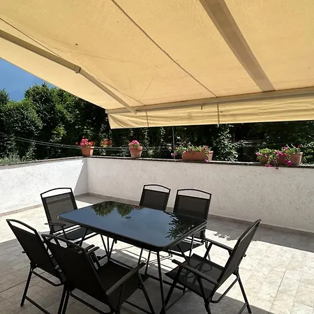 Apartament Pia *
